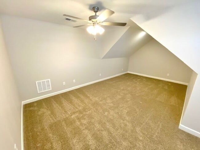 Foto del edificio - Now Leasing a 4-Bedroom 3 Bath Home In Som...