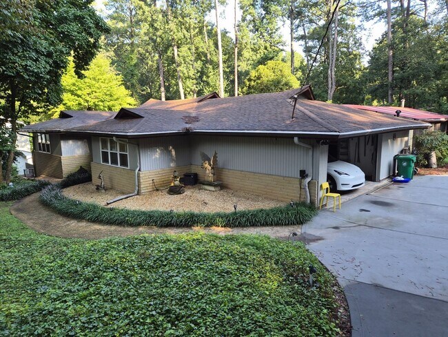 Photo - Charming 3BR Mid Century Modern House in A...