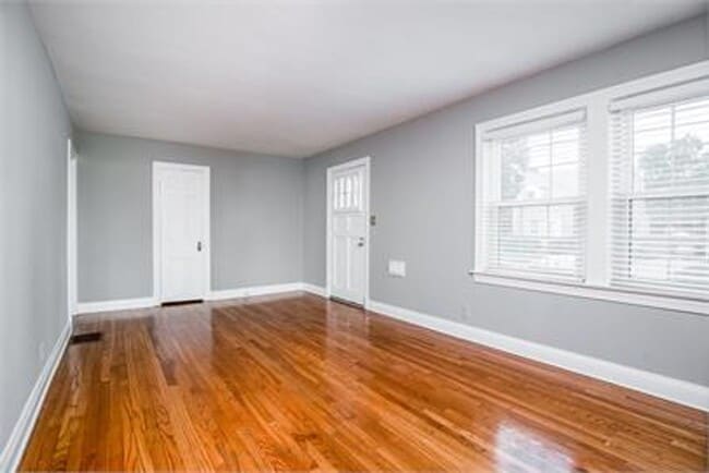 Photo - CHARMING HOME IN ST MATTHEWS FOR RENT