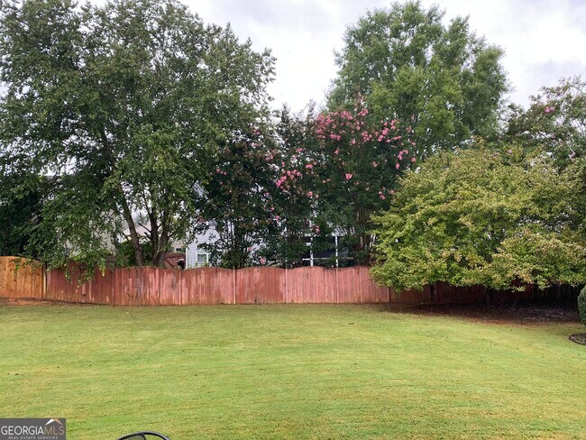 Foto del edificio - 5125 Huntington Crest Ln