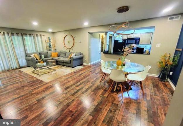 Building Photo - 10109 Prince Pl