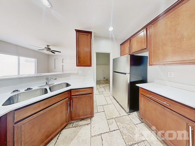 Building Photo - 504 W Beautiful Ln