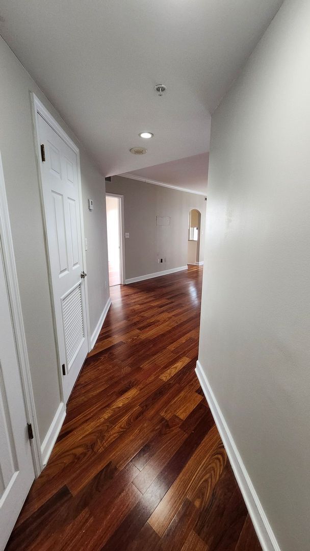 Foto del edificio - Spacious Midtown Condo with 2 Bedrooms, 2 Balconies & Internet Included!