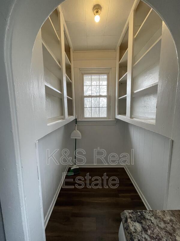 Building Photo - 202 Mueller Ave
