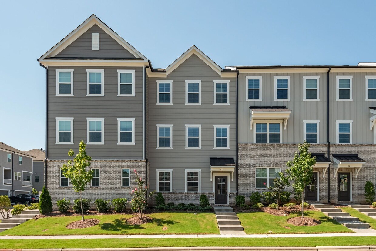 Primary Photo - 4 Bedroom Townhome in Ashton Woods Community