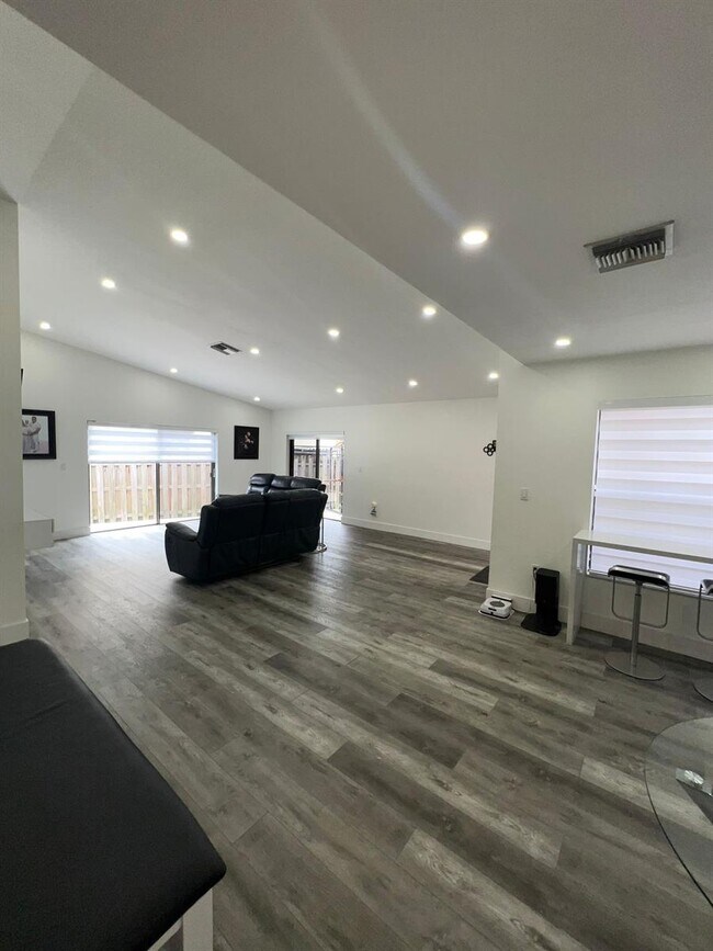 Foto del edificio - 8140 SW 24th Pl