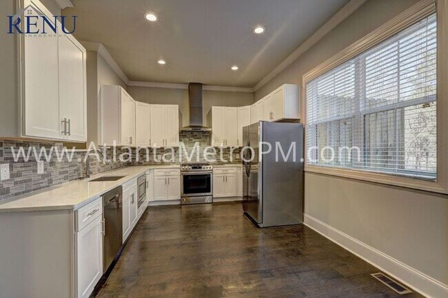 Foto del edificio - Now Available!