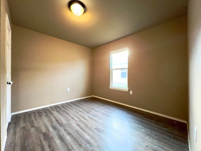 Foto del edificio - Cozy Three Bedroom Duplex