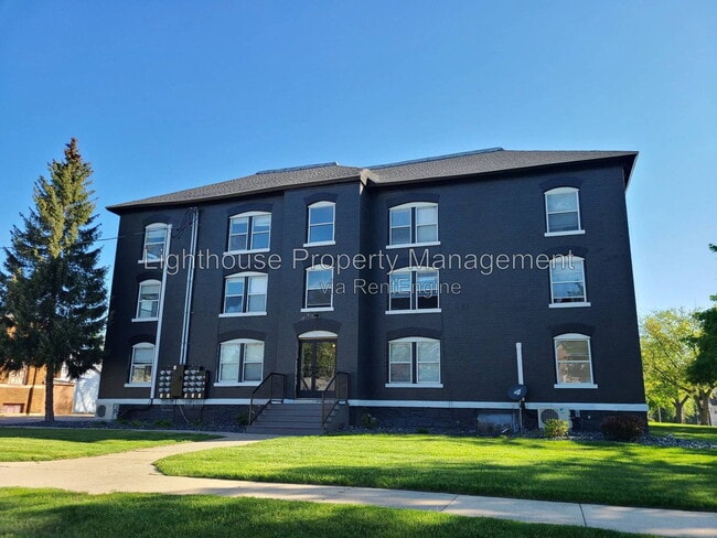 Building Photo - 917 Pearl St