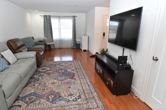 Building Photo - 501 Old Village Cir