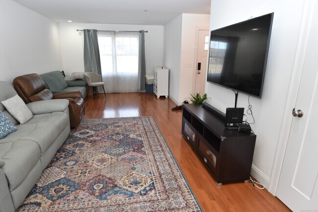 Foto del edificio - 501 Old Village Cir