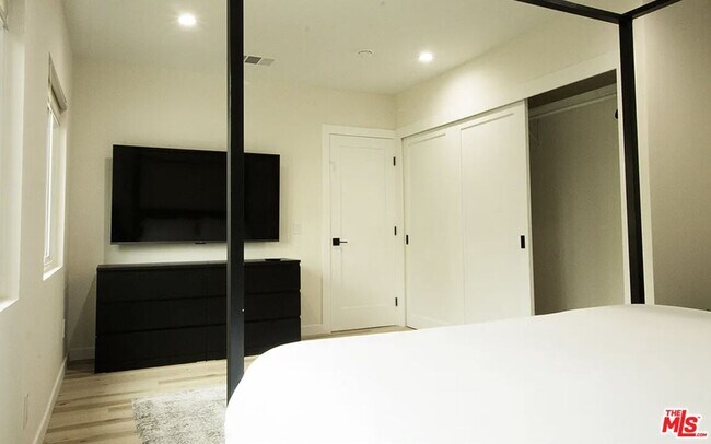 Foto del edificio - 9042 Phyllis Ave