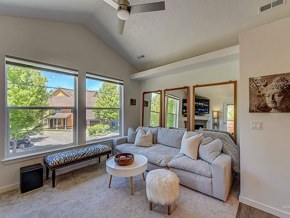 Foto del edificio - This modern Copper Ranch condo was fabulou...