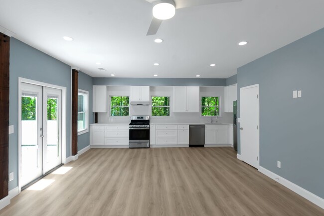 Building Photo - Your New Home Awaits!