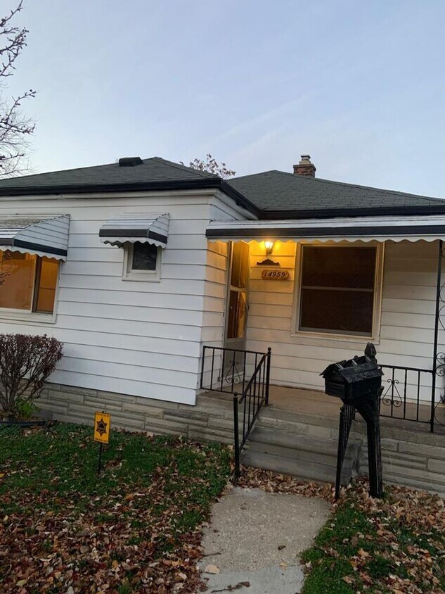 Primary Photo - 2 Bedroom Single Family Home