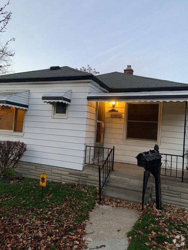Building Photo - 14959 Lincoln Ave