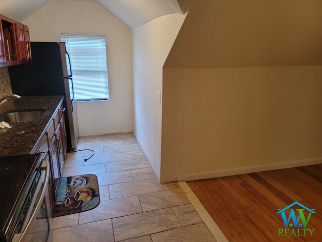 Building Photo - 3944 Hill Ave