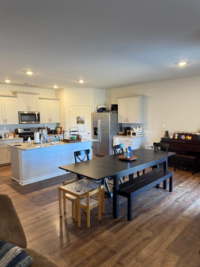 Foto del edificio - 7968 Hickory Meadow Rd