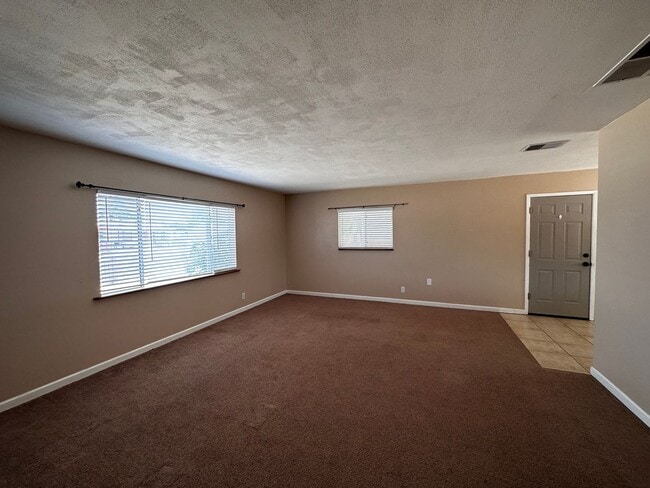 Building Photo - 2116 Club Ave
