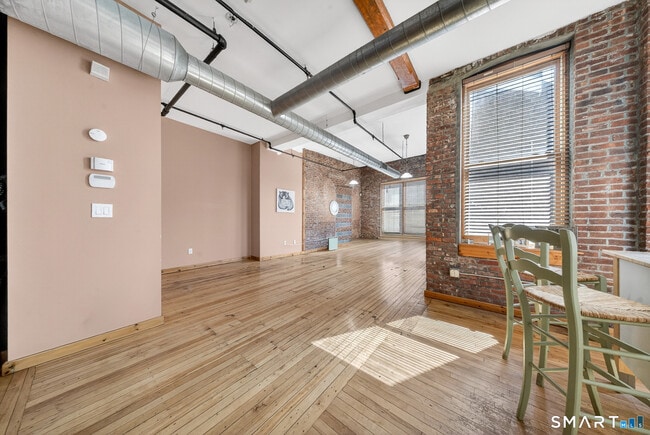 Building Photo - 325 Lafayette St