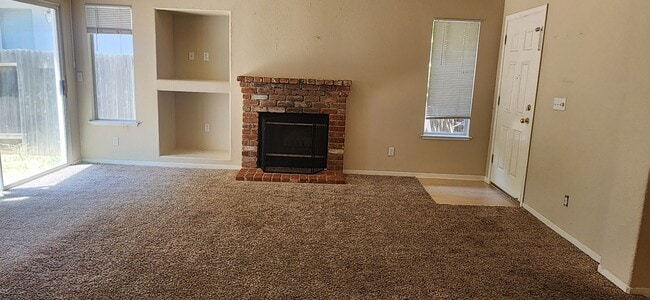 Building Photo - Wonderful 3 Bedroom Home in Desirable Laguna West Neighborhood