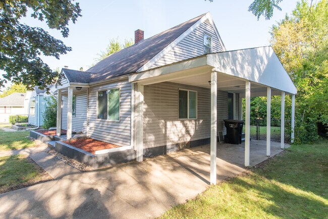 Foto del edificio - 1353 Bissell St