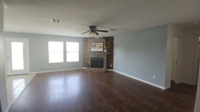 Building Photo - 2301 Chestnut Dr