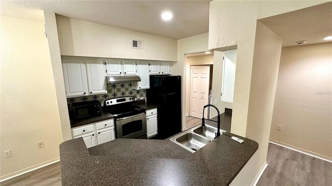 Building Photo - 5975 Westgate Dr