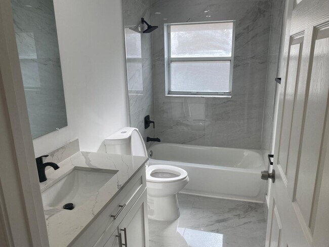Foto del edificio - 8814 Thames River Dr