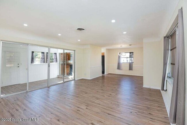 Foto del edificio - 2425 Heritage Dr