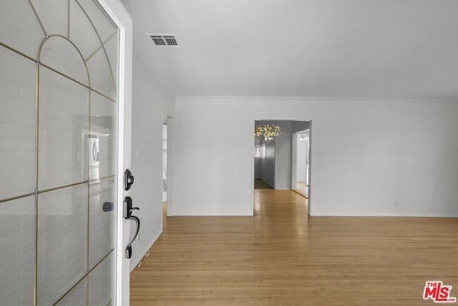Building Photo - 923 W Orange Grove Ave
