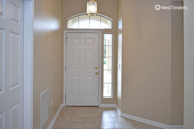 Building Photo - Three Bedroom Nassau Lakes Home on the Lag...
