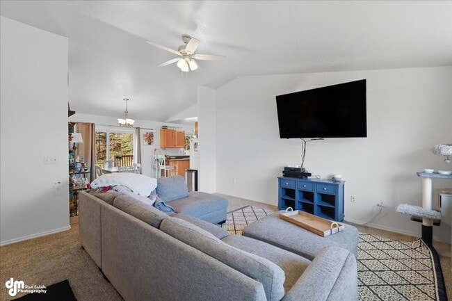Building Photo - Charming 3BD/2BD Home!
