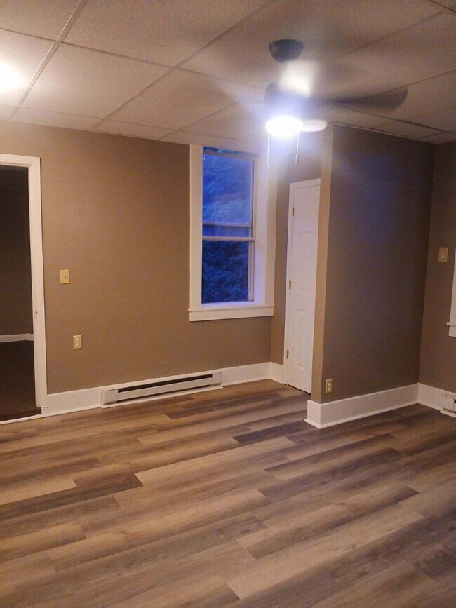 321 Grant St Unit 3, Geneva, OH 44041 Room for Rent in Geneva, OH