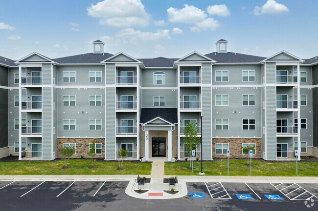 Entrada del edificio - Madison Village Apartments (Winchester)