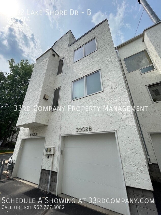 Primary Photo - Updated 2 bedroom Condo steps from Bde Mak...
