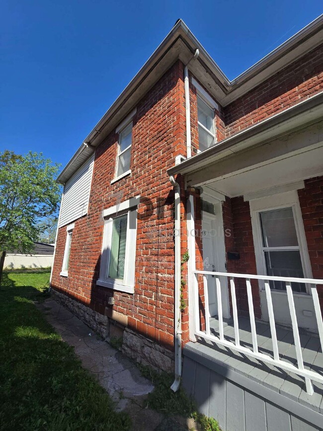 Building Photo - 153 S Cypress Ave