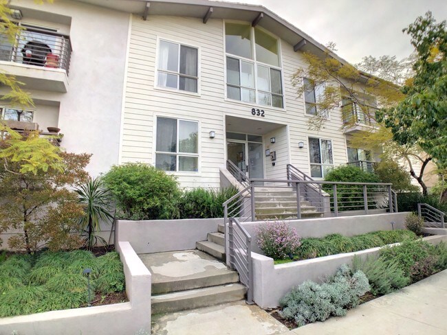 Building Photo - 832 Euclid St