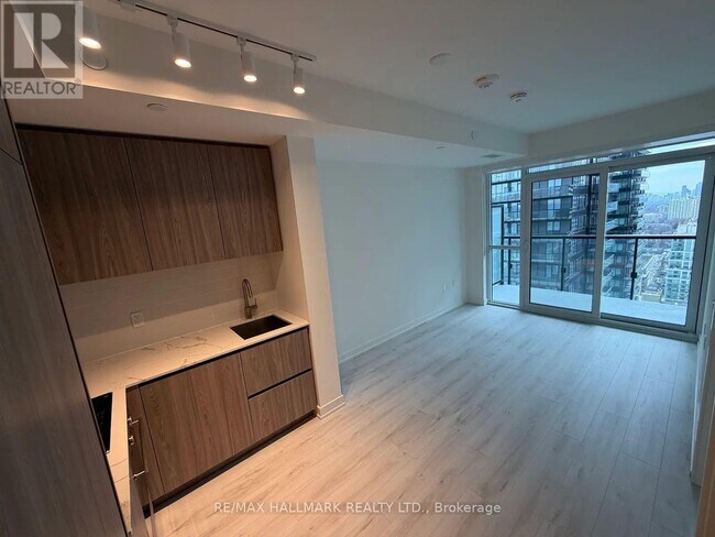 Photo du bâtiment - 110 Broadway Ave