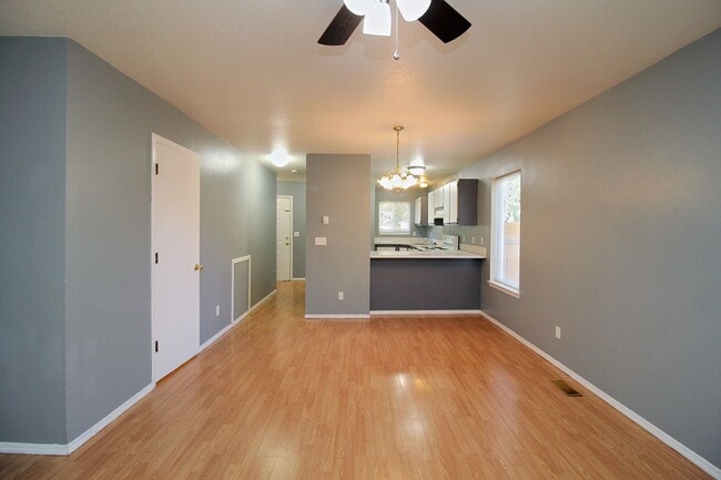 Foto del edificio - 3548-3548 NE 102nd Ave