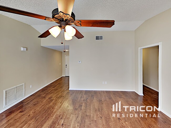 Building Photo - 3004 Annadale Circle Brandon FL