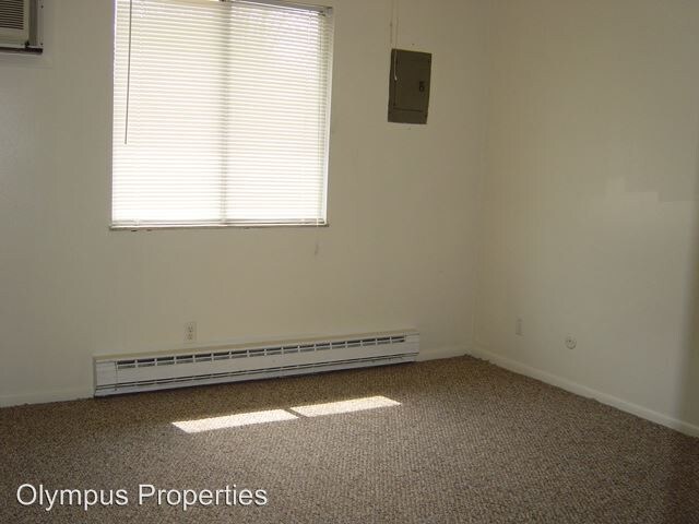 Building Photo - 1 br, 1 bath Room For Rent - 615 W 15th St