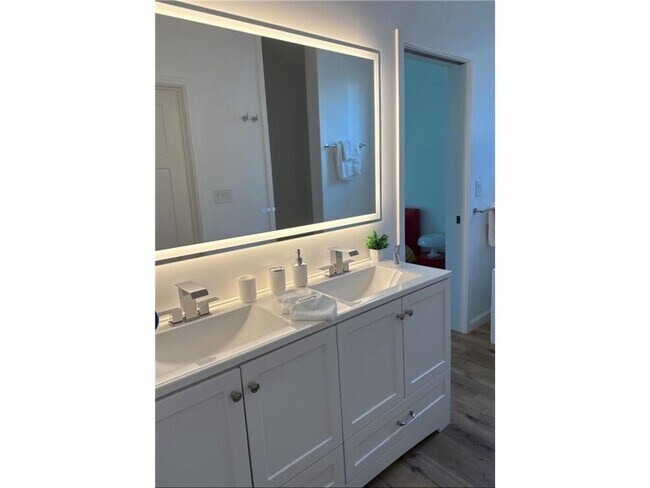 Building Photo - 1013 Gardner St