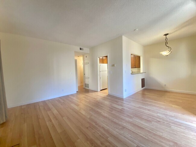Foto del edificio - Homey 1-bedroom condo in Newark - convenient location!
