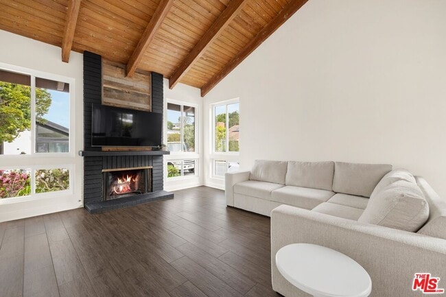 Building Photo - 1329 Avenida de Cortez