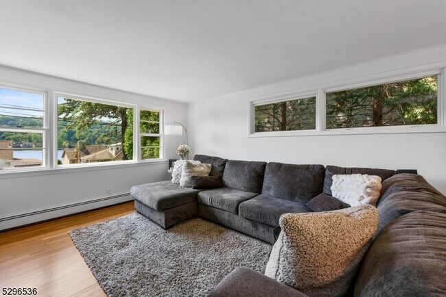 Foto del edificio - 501 W Shore Trail