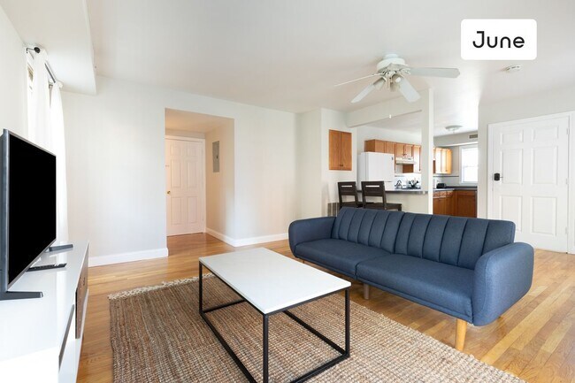 Foto del edificio - ROOM ONLY in 4-bed/2.0-bath Home