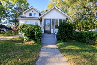 Building Photo - 5021 Anatole St