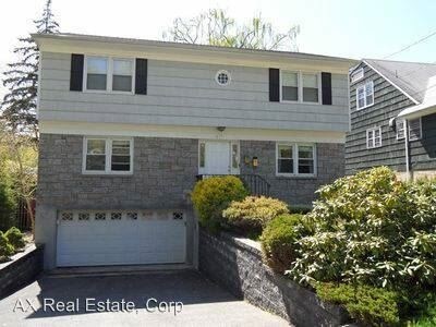 Foto principal - 219 S Barry Ave