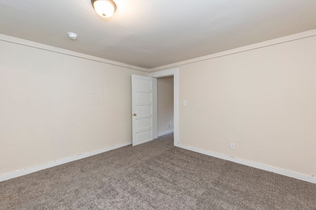 Building Photo - Edgerton Duplex 2